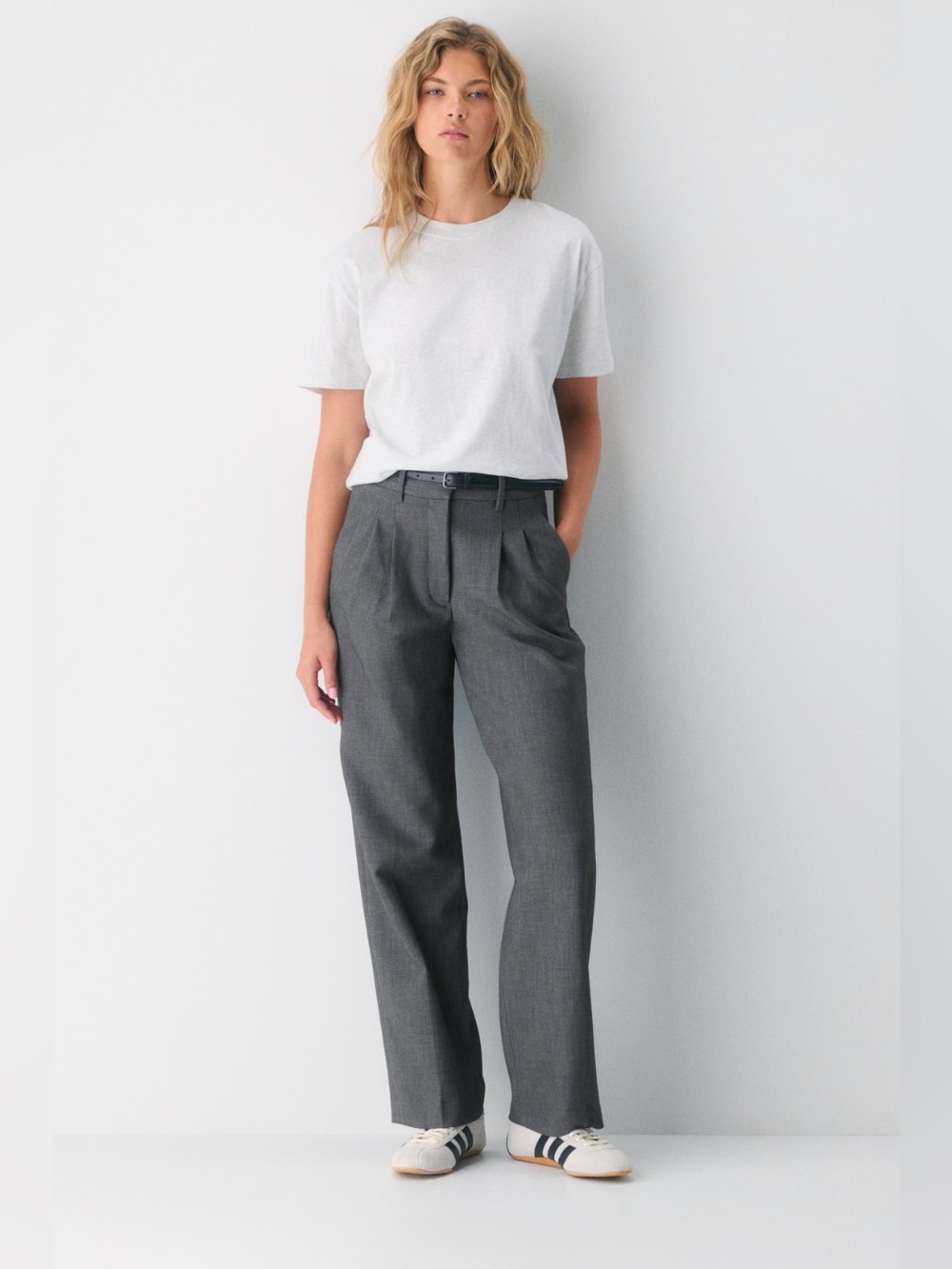 Aritzia The Effortless Pant™ Curve-Fit - Eversential™